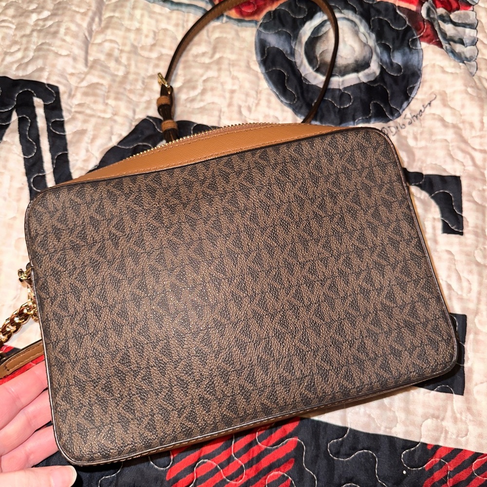 Michael kors crossbody bag ! - Picture 6 of 7